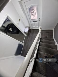 4 bedroom semi-detached house to rent, Seddon Avenue, Manchester, M18