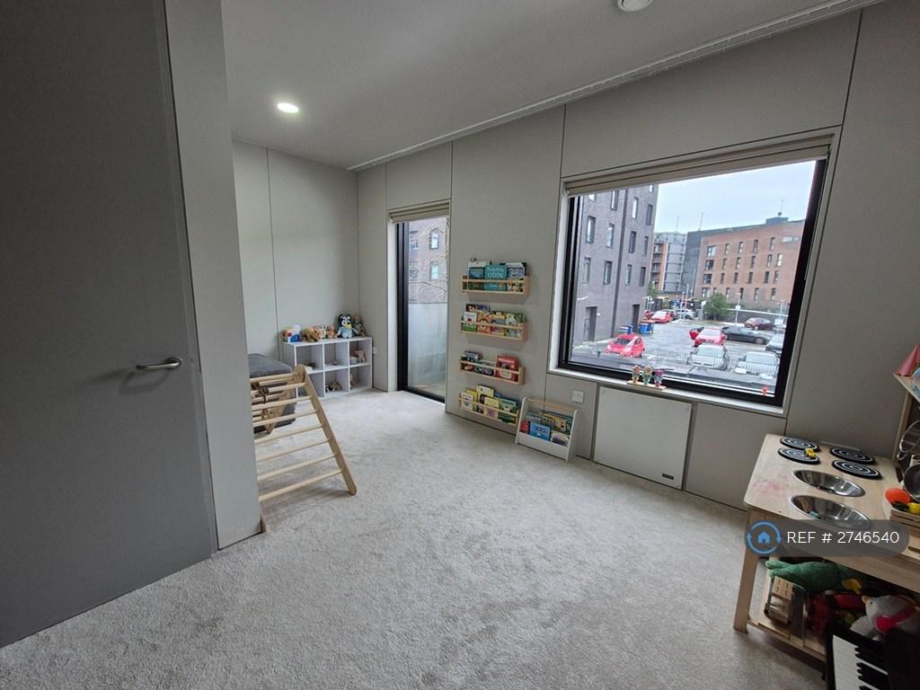 1st Floor Bedroom (Front)