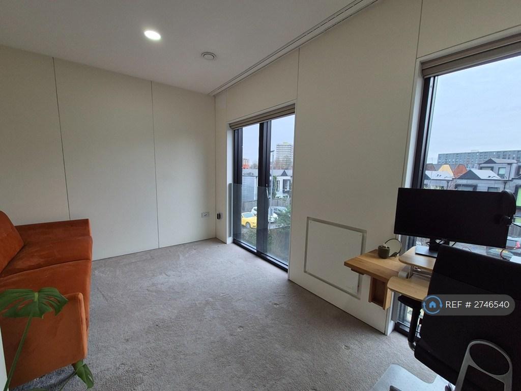 1st Floor Bedroom (Rear)