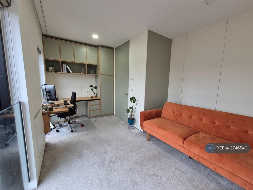1st Floor Bedroom (Rear)