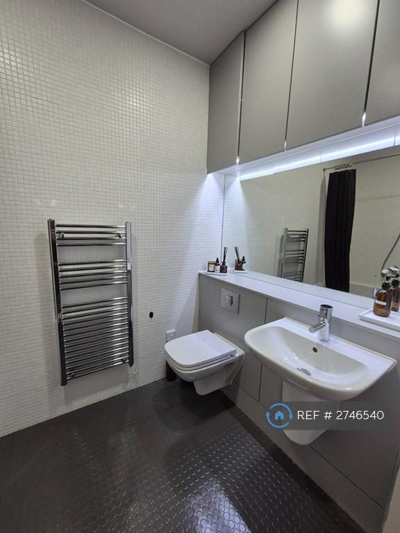 1st Floor Bathroom