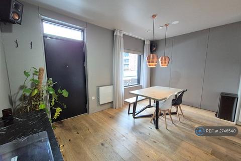 3 bedroom terraced house to rent, Keepers Quay, Manchester, M4