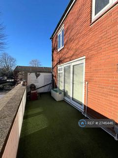 3 bedroom maisonette to rent, Kimbolton Close, London, SE12