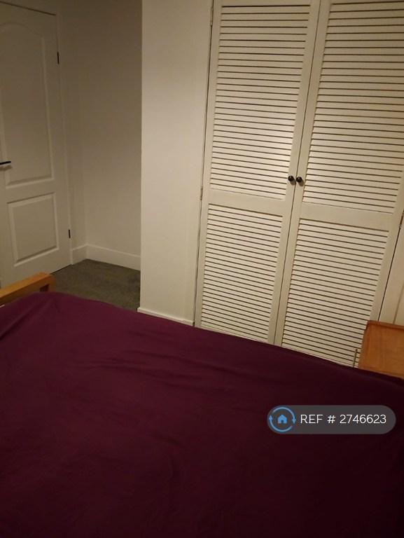 Bedroom Large Walk In Wardrobe