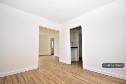 3 bedroom semi-detached house to rent, Chiltern Close, Bexleyheath, DA7
