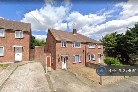 3 bedroom semi-detached house to rent, Chiltern Close, Bexleyheath, DA7