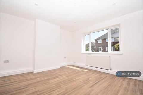 3 bedroom semi-detached house to rent, Chiltern Close, Bexleyheath, DA7