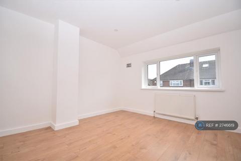 3 bedroom semi-detached house to rent, Chiltern Close, Bexleyheath, DA7
