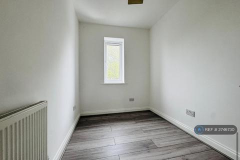 3 bedroom flat to rent, Bitterne Road West, Southampton, SO18