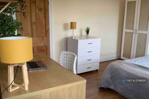 3 bedroom terraced house to rent, Moseley Road, Fallowfield, Manchester, M14