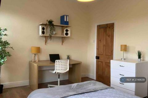 3 bedroom terraced house to rent, Moseley Road, Fallowfield, Manchester, M14