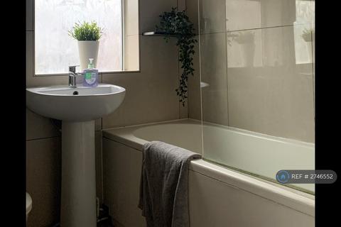 4 bedroom end of terrace house to rent, Edmund Street, Salford, M6