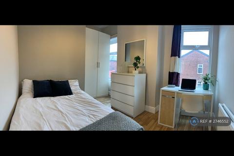 4 bedroom end of terrace house to rent, Edmund Street, Salford, M6