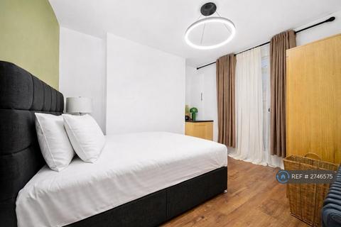 1 bedroom in a house share to rent, Mccarthy Court, London, SW11