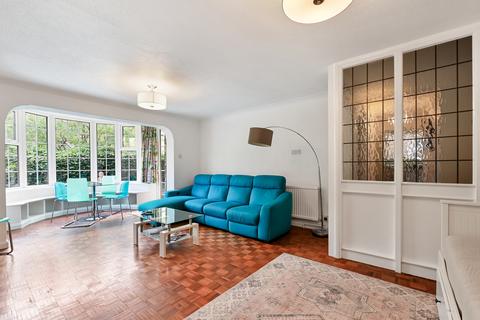 2 bedroom flat to rent, Woodside, SW19