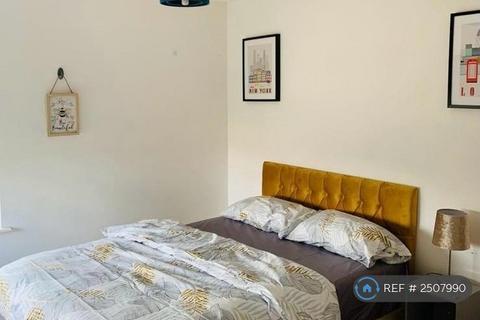 1 bedroom in a house share to rent, Galleons Drive, Barking, IG11