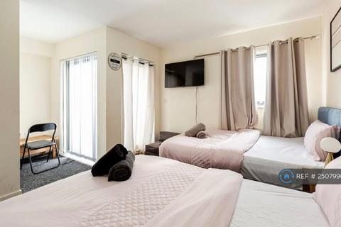 1 bedroom in a house share to rent, Galleons Drive, Barking, IG11