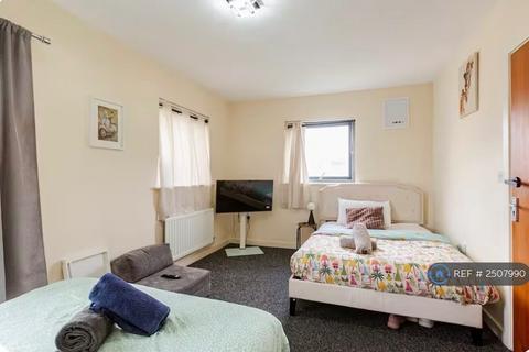 1 bedroom in a house share to rent, Galleons Drive, Barking, IG11