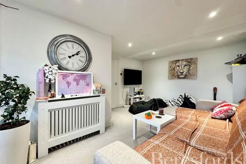 2 bedroom apartment for sale, Briscoe Road, Rainham, RM13