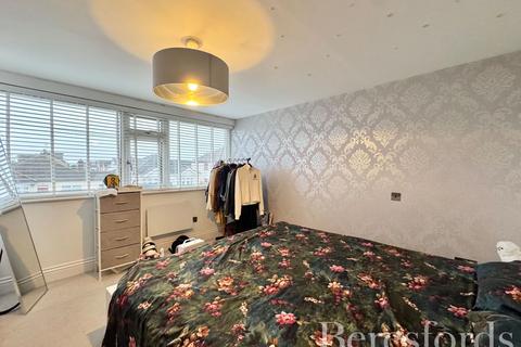 2 bedroom apartment for sale, Briscoe Road, Rainham, RM13