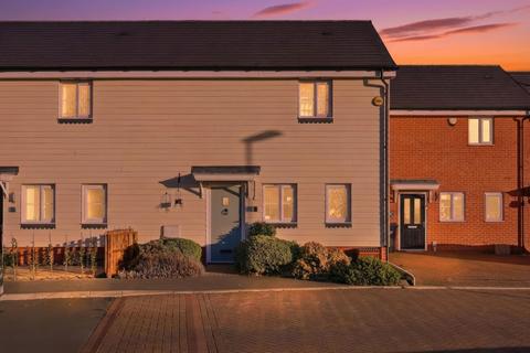 2 bedroom semi-detached house for sale, Tonbridge Drive, Basildon SS15