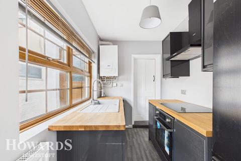 2 bedroom terraced house for sale, Cambridge Road, Lowestoft