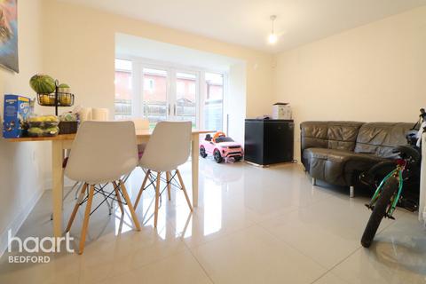4 bedroom townhouse for sale, Chislehurst Place, Bedford