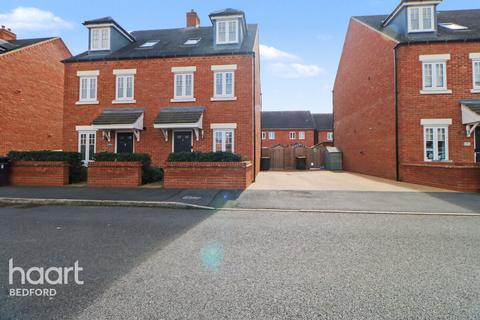 4 bedroom townhouse for sale, Chislehurst Place, Bedford