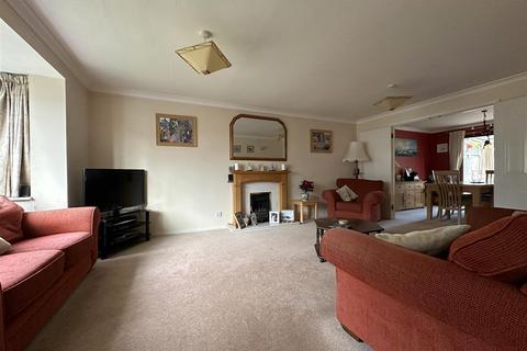 4 bedroom detached house for sale, Knight Close, Chippenham