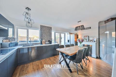 4 bedroom terraced house for sale, Benets Road, Hornchurch, RM11
