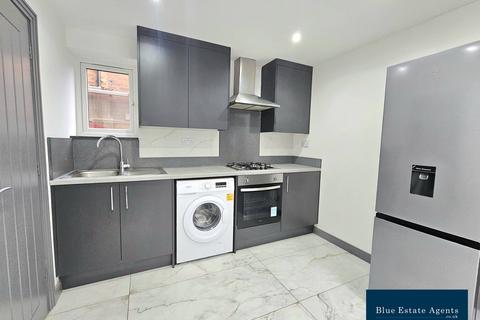 3 bedroom ground floor flat to rent, Brabazon Road, Hounslow, TW5