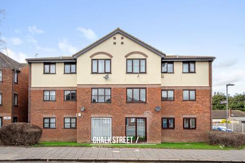 2 bedroom ground floor flat to rent, Sandown Court, Rainham Road South, Dagenham, RM10