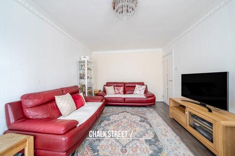 2 bedroom ground floor flat to rent, Sandown Court, Rainham Road South, Dagenham, RM10