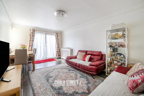 2 bedroom ground floor flat to rent, Sandown Court, Rainham Road South, Dagenham, RM10
