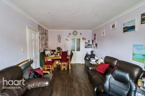 2 bedroom end of terrace house for sale, Oxlow Lane, Dagenham