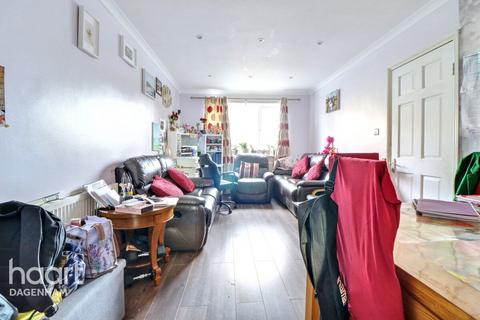 2 bedroom end of terrace house for sale, Oxlow Lane, Dagenham