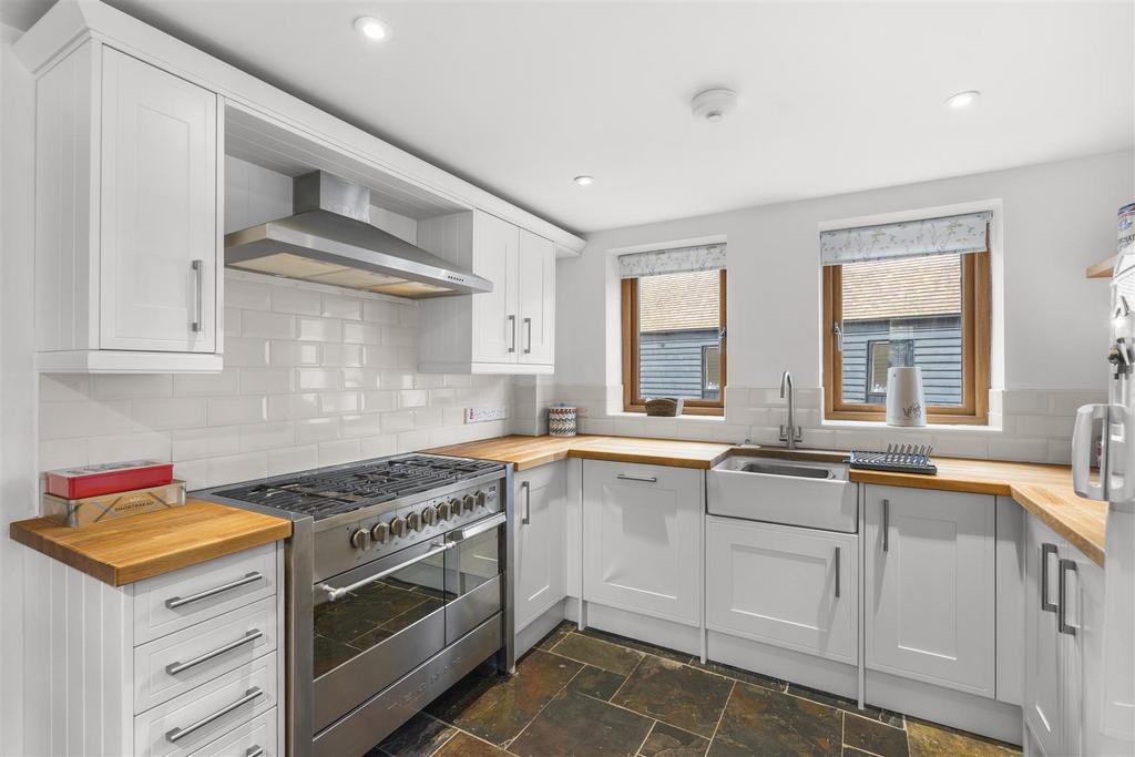 Kitchen / Dining Area