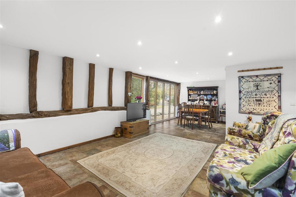 Sitting Room / Dining Room