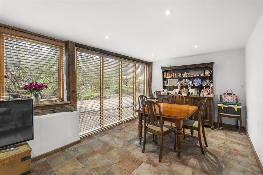 Sitting Room / Dining Room