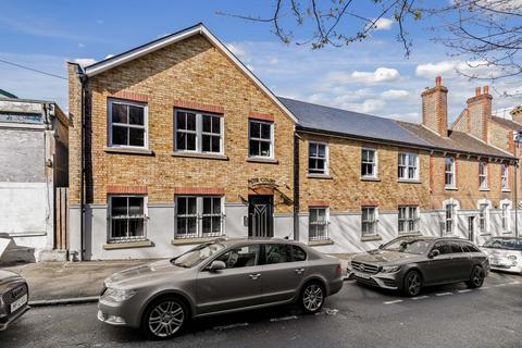 2 bedroom flat to rent, Foord Road South, Folkestone, CT20