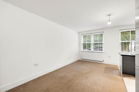 2 bedroom flat to rent, Foord Road South, Folkestone, CT20