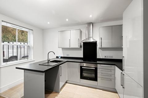 2 bedroom flat to rent, Foord Road South, Folkestone, CT20