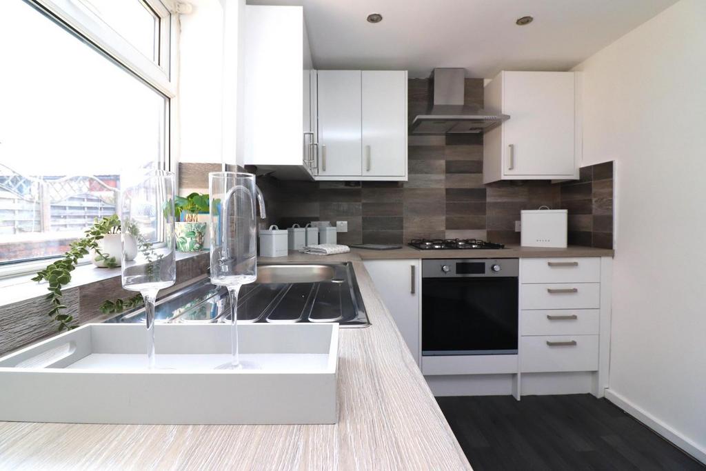 Kitchen 2.jpg
