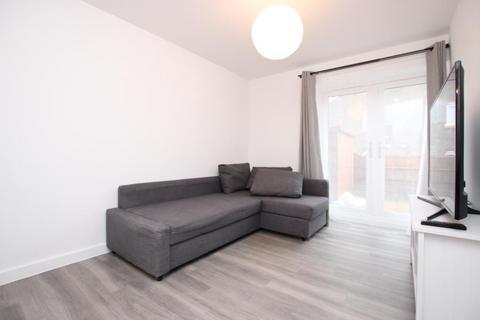 1 bedroom in a house share to rent, Golledge Crescent, Bristol BS34
