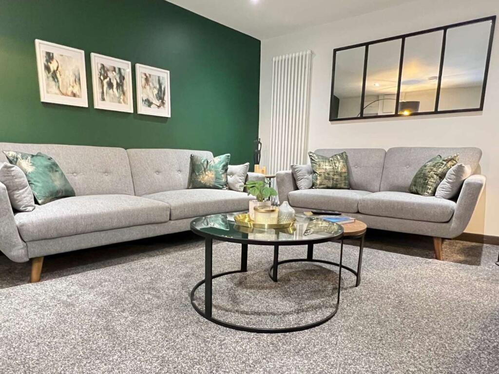 3 bed terraced house to rent Whitland Rd, London