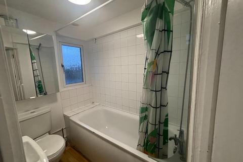 2 bedroom flat to rent, Upland Road, East Dulwich, London, SE22