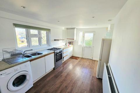 2 bedroom flat to rent, Upland Road, East Dulwich, London, SE22