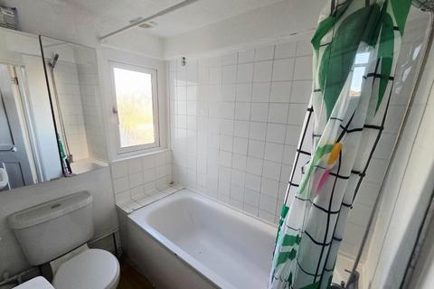 2 bedroom flat to rent, Upland Road, East Dulwich, London, SE22