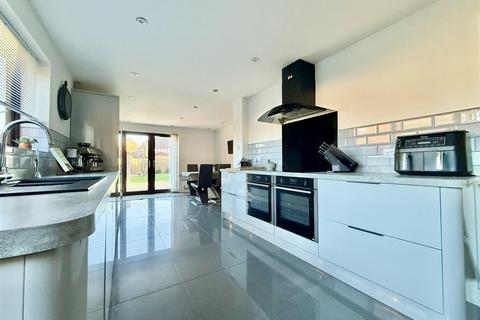 5 bedroom detached house for sale, Homestead Court, Abbeymead GL4