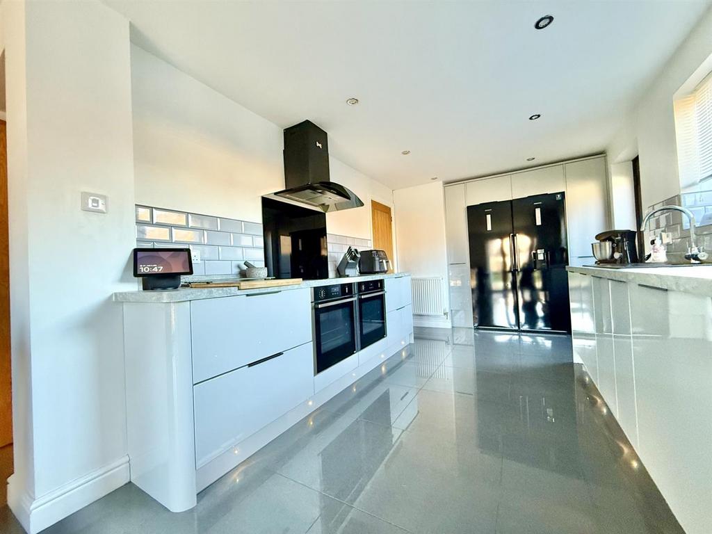 Kitchen1.jpg